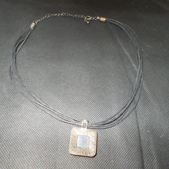 Black Gray & silver fashion necklace - Picture 3 of 4